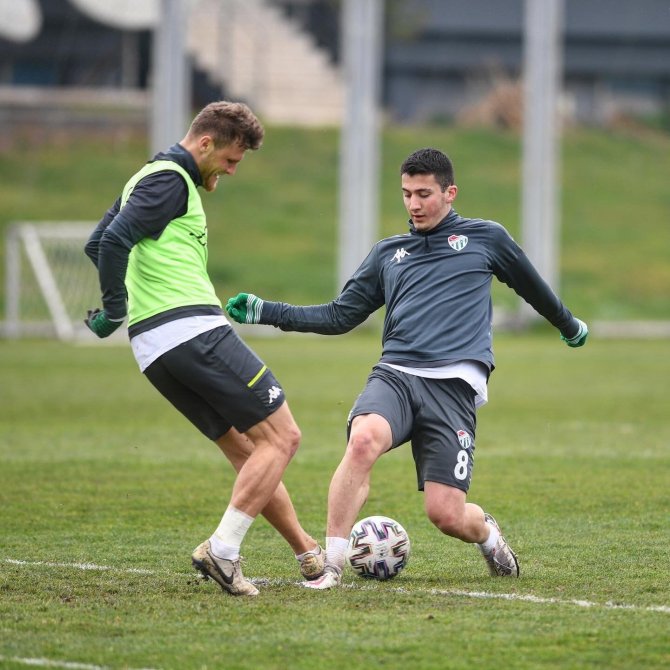 Bursaspor'un genç oyuncusu "Üzgünüz ama pes etmedik"