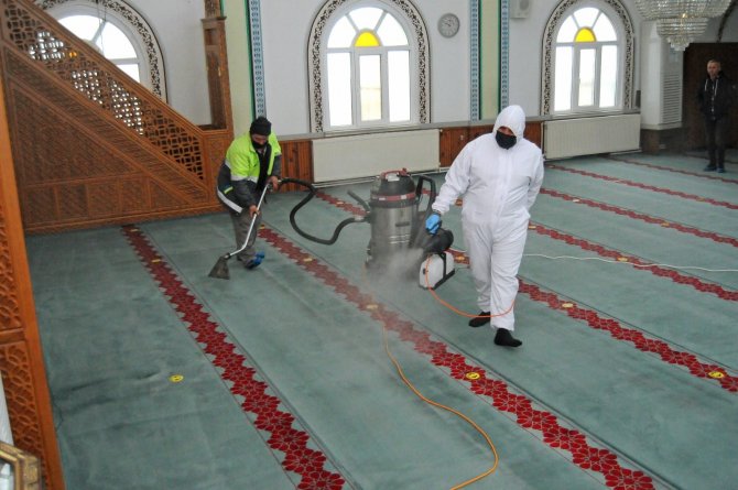 Camiler Ramazan'a hazırlanıyor: Temizlik ve dezenfekte çalışması başladı