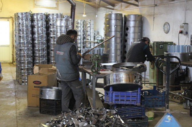 Çömlek atölyesi kuran Ömer gelen taleplere yetişemiyor!