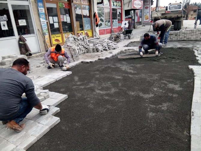 Düzce Belediyesi kaldırım çalışmalarına tam gaz devam ediyor