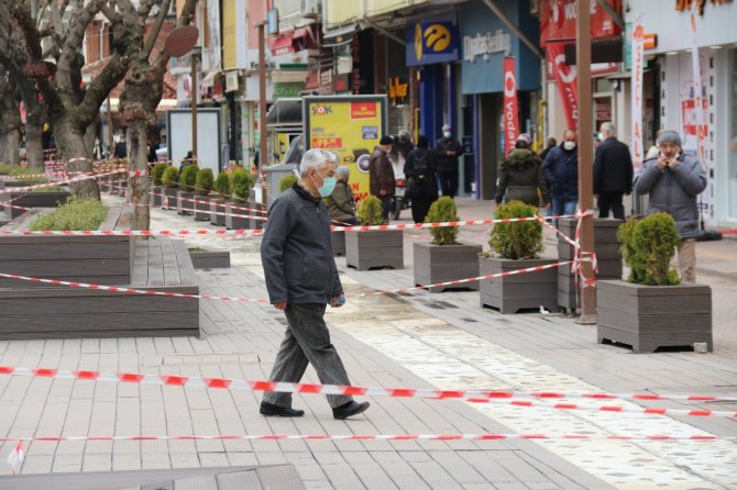 Eskişehir’de parklar, yoğunluk oluşturduğu gerekçesiyle kapatıldı