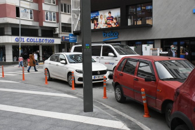 Hatalı park edilen araçlar trafik çilesini arttırıyor