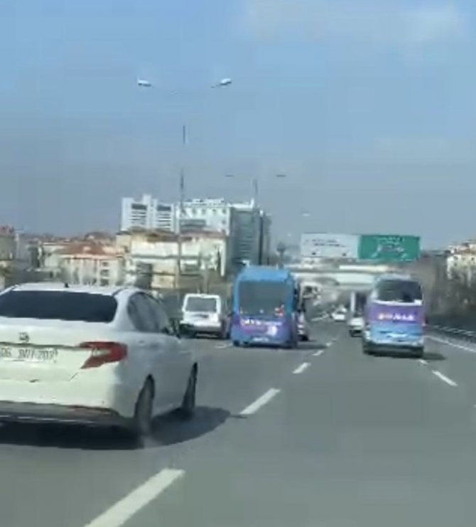Herkesin canını tehlikeye attı! Trafik magandası iş başında