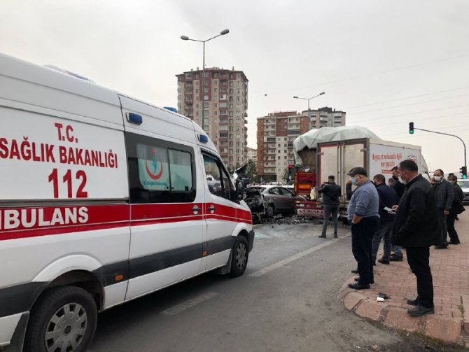 Kayseri'de zincirleme kaza! Yol hurda yığınına döndü