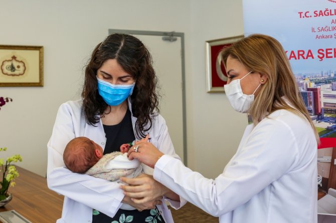 Pandemi sürecine umut oldu! Annesi hamileyken aşılanan bebek antikorlu doğdu