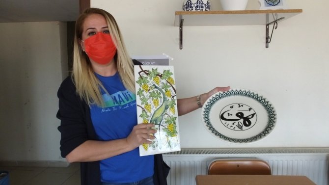 Pandemiyi fırsata çeviren Burhaniyeli kadınlar çini ustası oldu