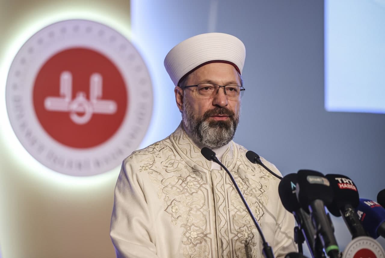Diyanet İşleri Başkanı Ali Erbaş'tan flaş teravih namazı açıklaması: Evlerde kılınacak!