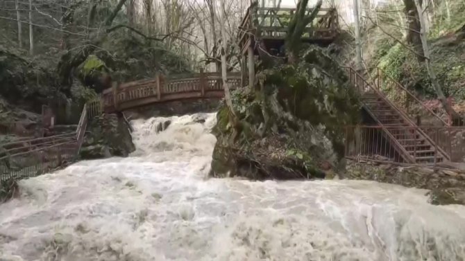 Yazın ziyaretçi akınına uğrayan Samandere şelalesi ziyaretçilere kapatıldı!
