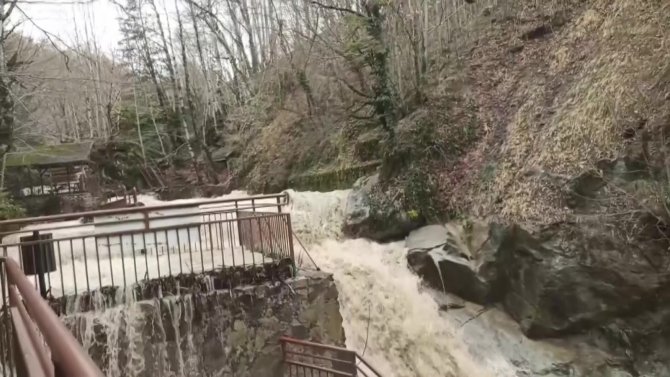 Yazın ziyaretçi akınına uğrayan Samandere şelalesi ziyaretçilere kapatıldı!