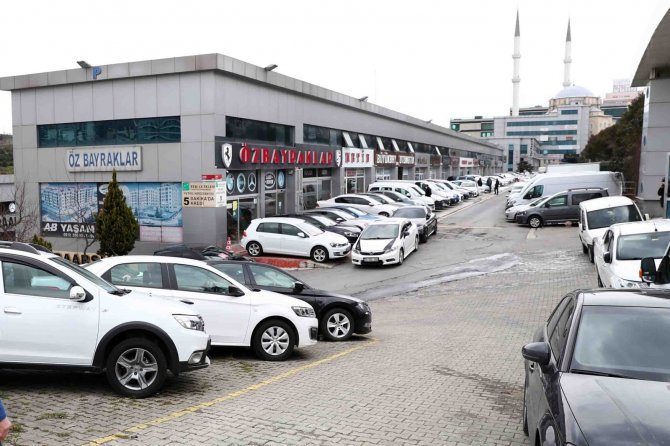 Bağcılar’da ikinci el oto alıp-satan iş yerleri ruhsatlandırılıyor