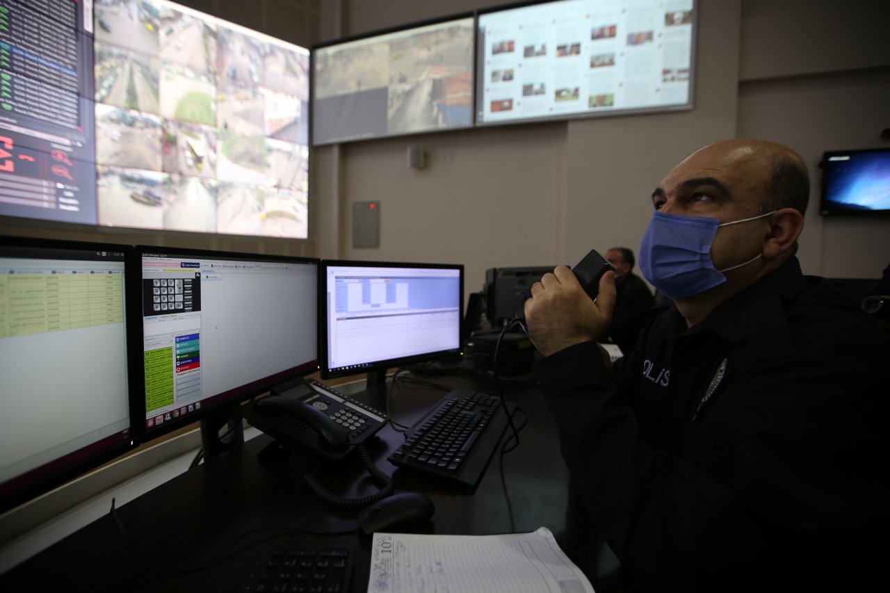 Bursa polisi maske takmayan vatandaşları kameradan tespit ediyor