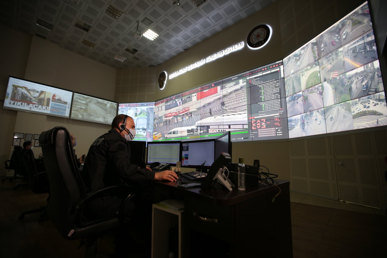 Bursa polisi maske takmayan vatandaşları kameradan tespit ediyor