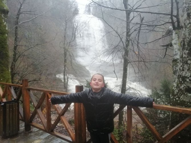 Bursa'da şelalenin 100 metre yakınına giden sırılsıklam oldu