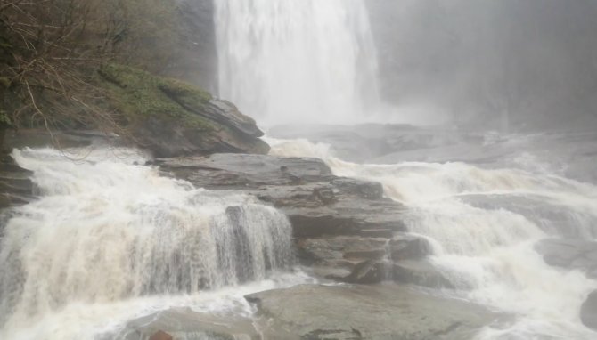 Bursa'da şelalenin 100 metre yakınına giden sırılsıklam oldu