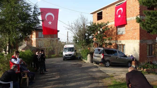 Düşen uçağın pilotu Yüzbaşı Burak Gençcelep’in babası cenazeyi almak için Konya'ya gitti