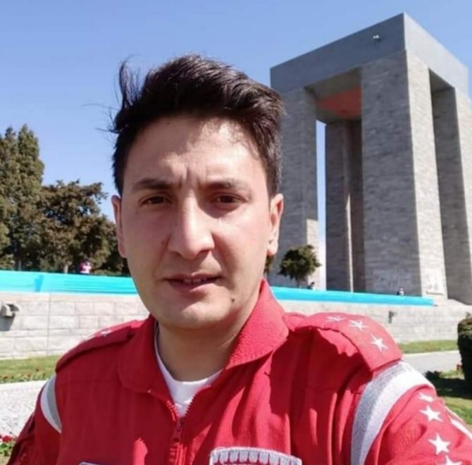 Düşen uçağın pilotu Yüzbaşı Burak Gençcelep’in babası cenazeyi almak için Konya'ya gitti