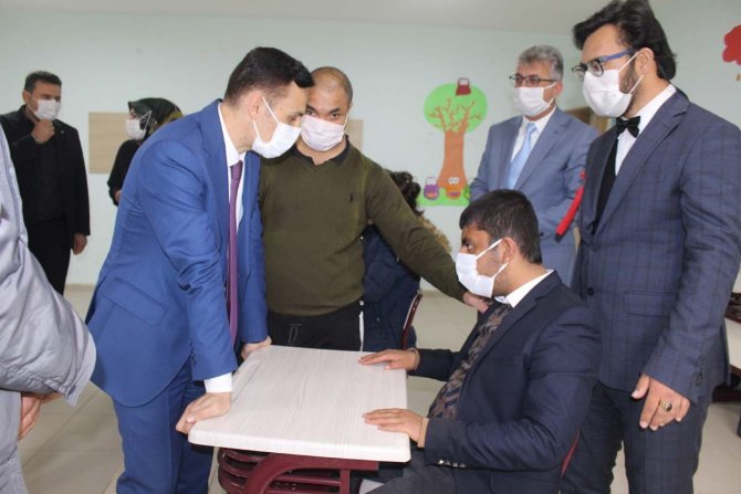 Engelli ve otizmi olan öğrenciler için 