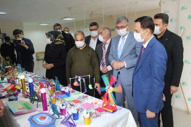 Engelli ve otizmi olan öğrenciler için 