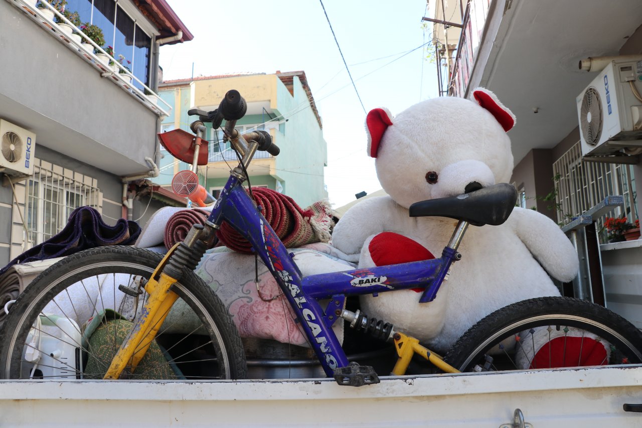 Hırsızlık şüphelisinin evinde bulunanlar hayrete düşürdü: 2 kamyon çalıntı eşya çıktı