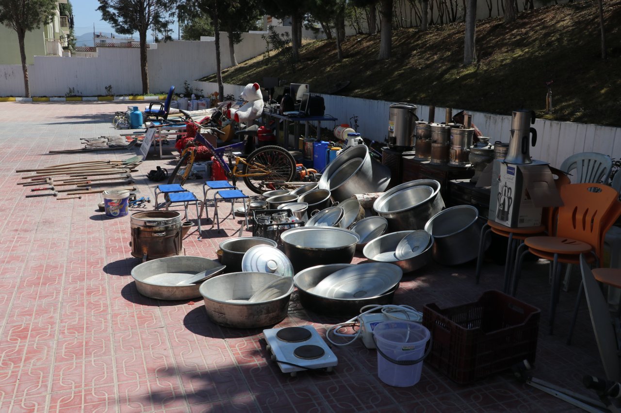 Hırsızlık şüphelisinin evinde bulunanlar hayrete düşürdü: 2 kamyon çalıntı eşya çıktı