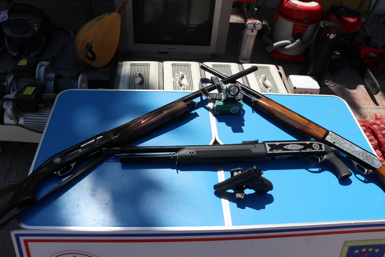 Hırsızlık şüphelisinin evinde bulunanlar hayrete düşürdü: 2 kamyon çalıntı eşya çıktı