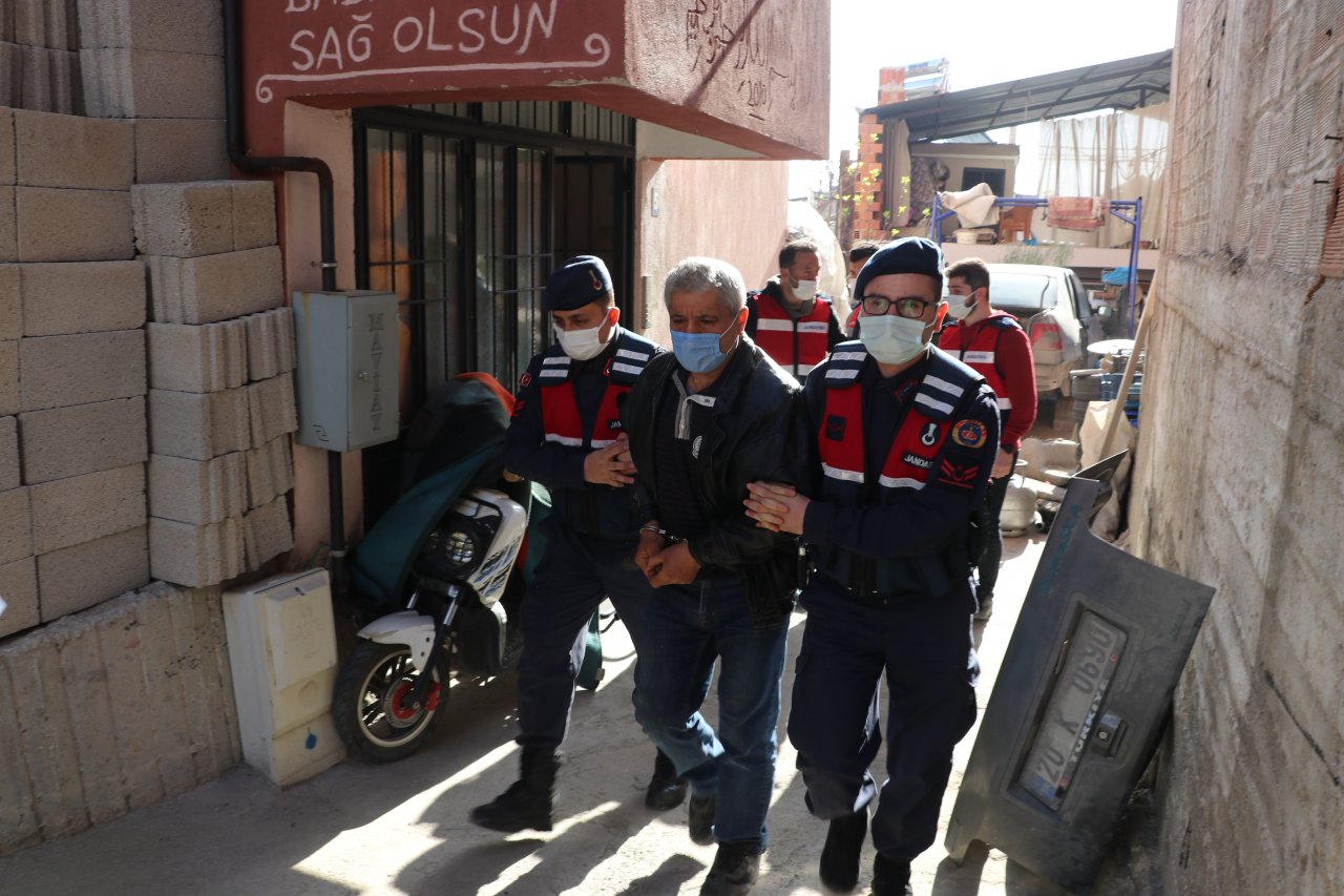 Hırsızlık şüphelisinin evinde bulunanlar hayrete düşürdü: 2 kamyon çalıntı eşya çıktı