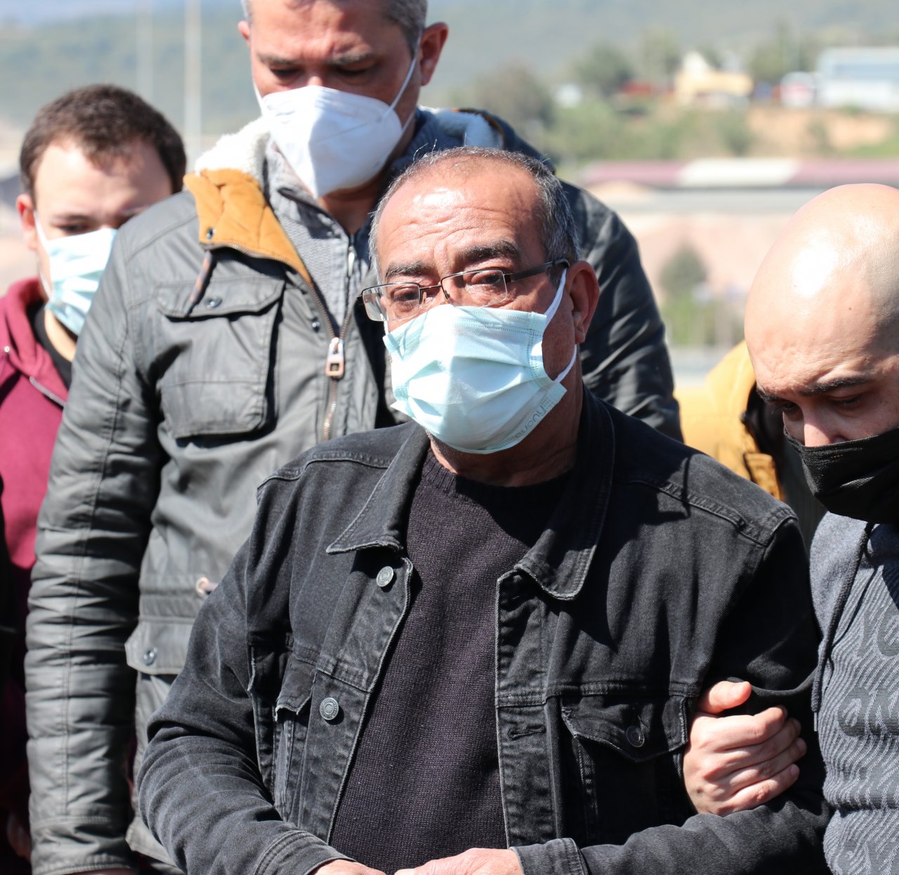 İzmir'de yolcu minibüsünün çarptığı üniversite öğrencisi yaşamını yitirdi.