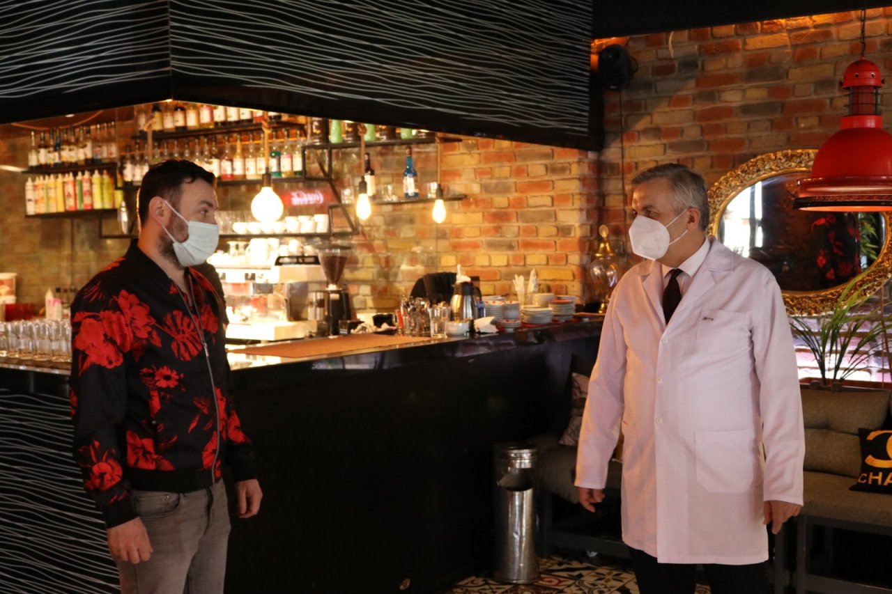 Kocaeli'de sağlık çalışanları artan vakalara karşı farkındalık yürüyüşü geçekleştirdi