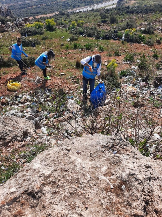 Masa Dağı ekipler ve gönüllü vatandaşlar tarafından temizlendi