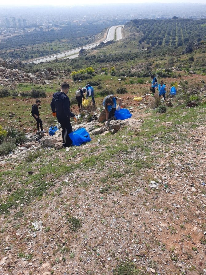 Masa Dağı ekipler ve gönüllü vatandaşlar tarafından temizlendi