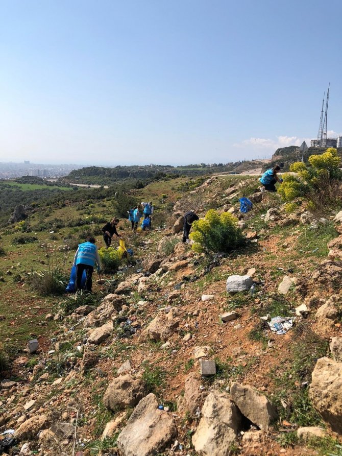Masa Dağı ekipler ve gönüllü vatandaşlar tarafından temizlendi