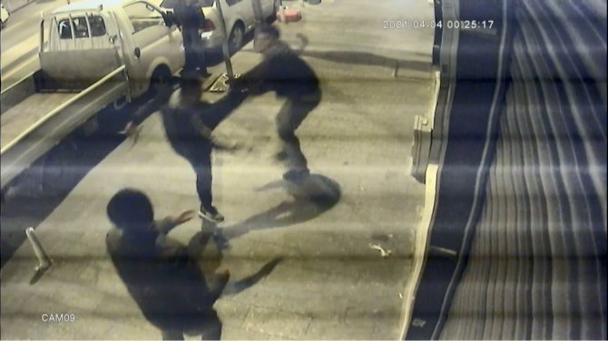 Öfkesinin kurbanı oldu! Döner bıçağıyla saldırdığı kişi tarafından tabancayla vuruldu