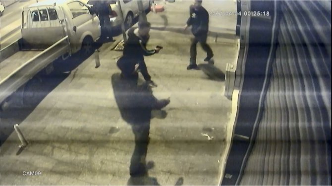 Öfkesinin kurbanı oldu! Döner bıçağıyla saldırdığı kişi tarafından tabancayla vuruldu