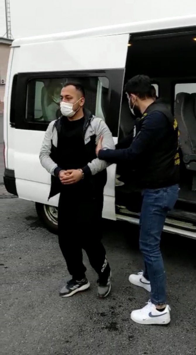 Öfkesinin kurbanı oldu! Döner bıçağıyla saldırdığı kişi tarafından tabancayla vuruldu