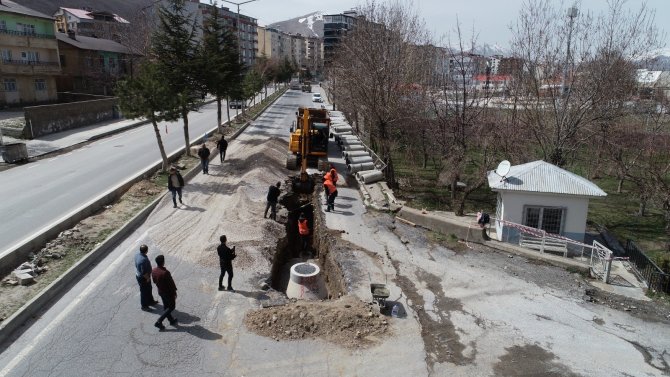 Tatvan Belediyesi alt yapı çalışmalarına başladı