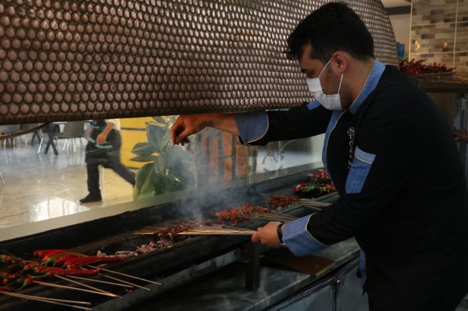Urfalı ve Edirneli ustalar ciğerin nasıl yenildiği konusunda çekişmeye devam ediyor