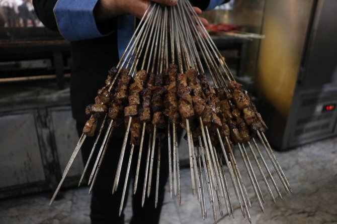 Urfalı ve Edirneli ustalar ciğerin nasıl yenildiği konusunda çekişmeye devam ediyor