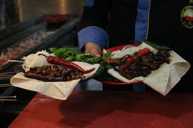 Urfalı ve Edirneli ustalar ciğerin nasıl yenildiği konusunda çekişmeye devam ediyor