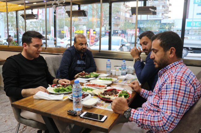 Urfalı ve Edirneli ustalar ciğerin nasıl yenildiği konusunda çekişmeye devam ediyor