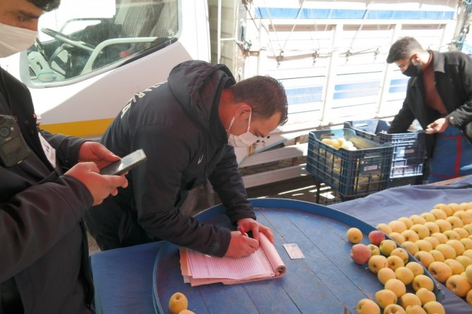 Zabıta ekipleri denetimde gergin anlar yaşadı