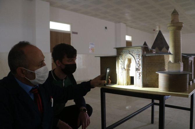 2 ayda yaptıkları cami maketleri gerçeğinden farksız oldu