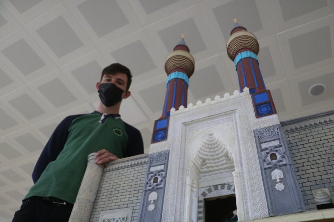 2 ayda yaptıkları cami maketleri gerçeğinden farksız oldu