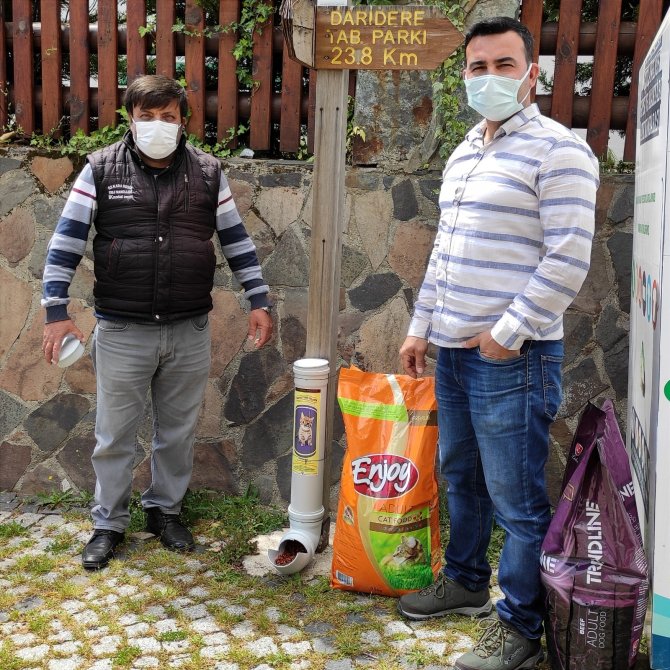 Altınoluk, sokak hayvanlarının mama ihtiyacını karşılıyor