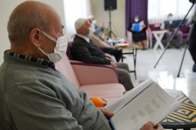 Alzheimer hastaları müzikle terapi görüyor