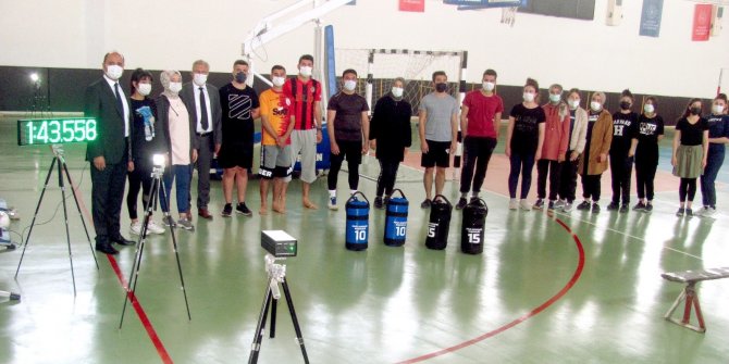 Araban Belediye Başkanı Hasan Doğru polis adaylarına özel hediye