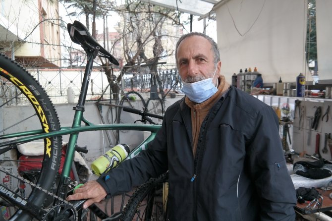 Bahar'ın keyfini bisiklet sürerek çıkardılar