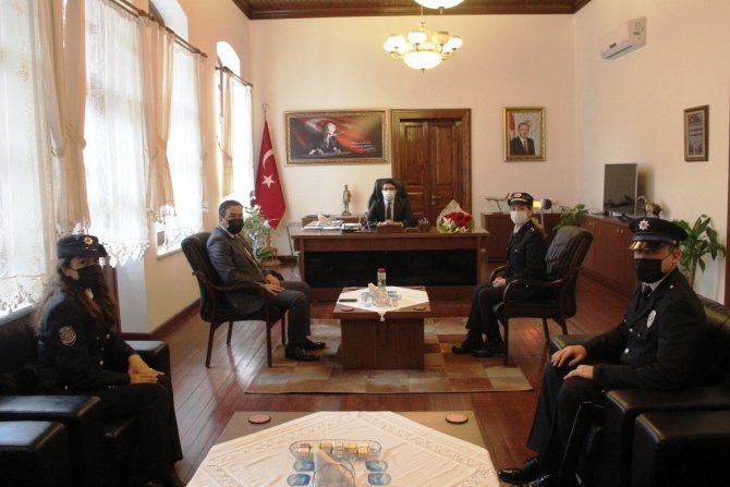 Balıkesir'de polisler ilçe kaymakamına ziyarette bulundular