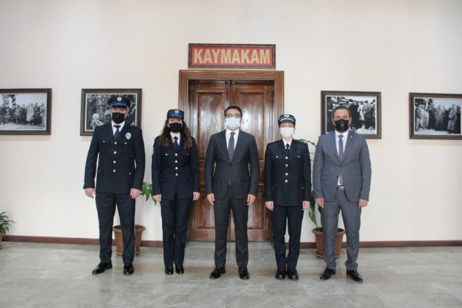 Balıkesir'de polisler ilçe kaymakamına ziyarette bulundular