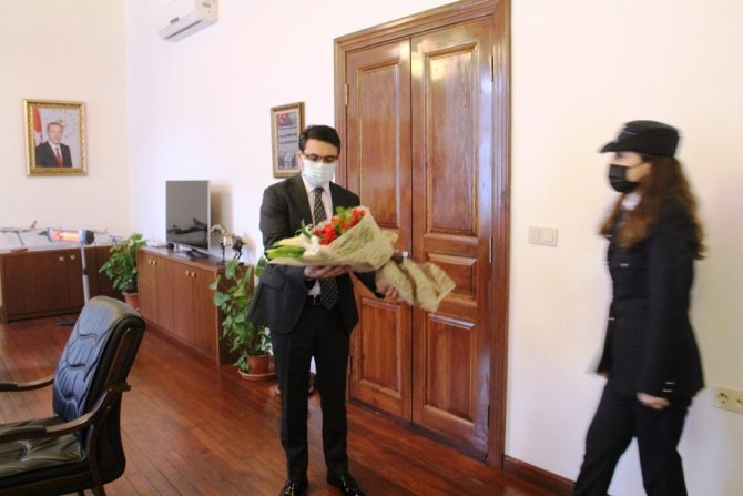 Balıkesir'de polisler ilçe kaymakamına ziyarette bulundular