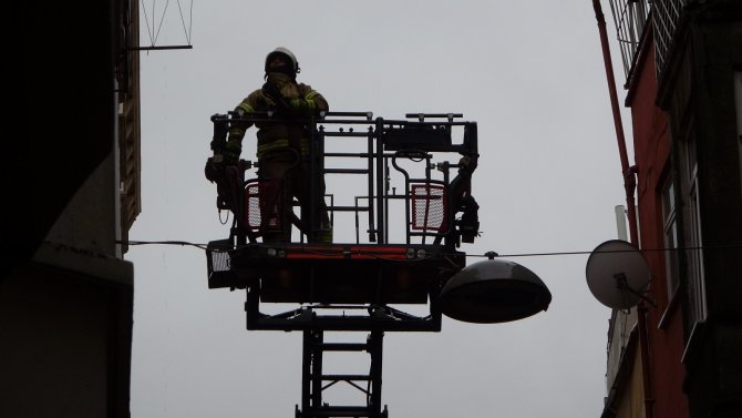 Beyoğlu'ndaki yangın büyük paniğe neden oldu
